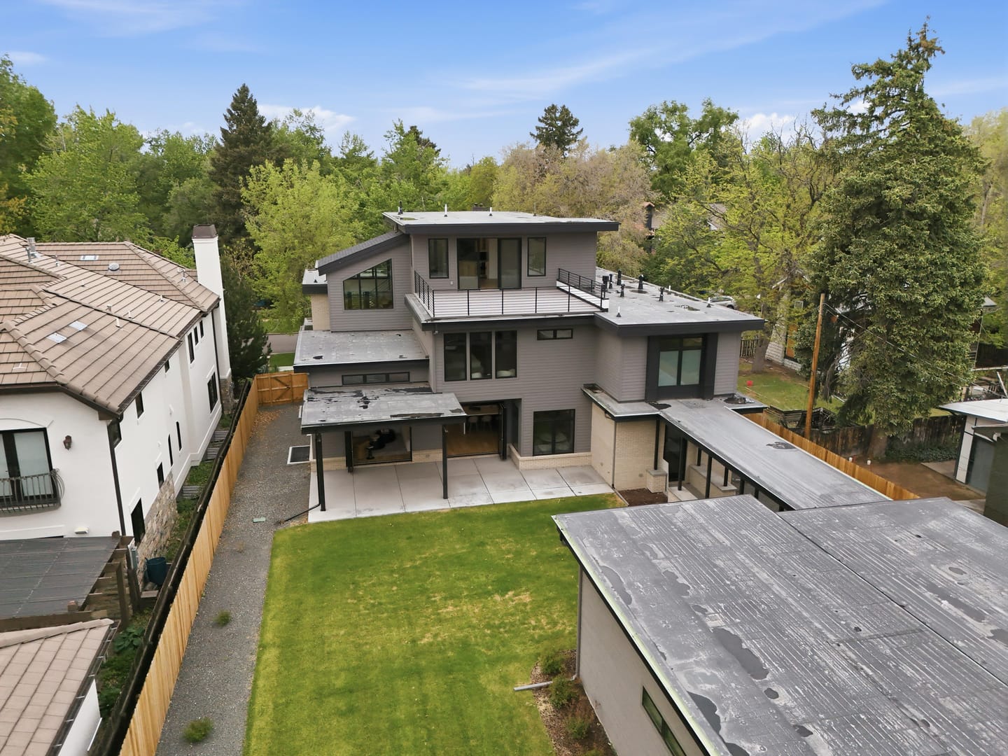 Aerial view showing the street-to-street double lot